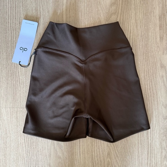 ALO Yoga Airlift Energy Shorts in Espresso - Picture 3 of 5